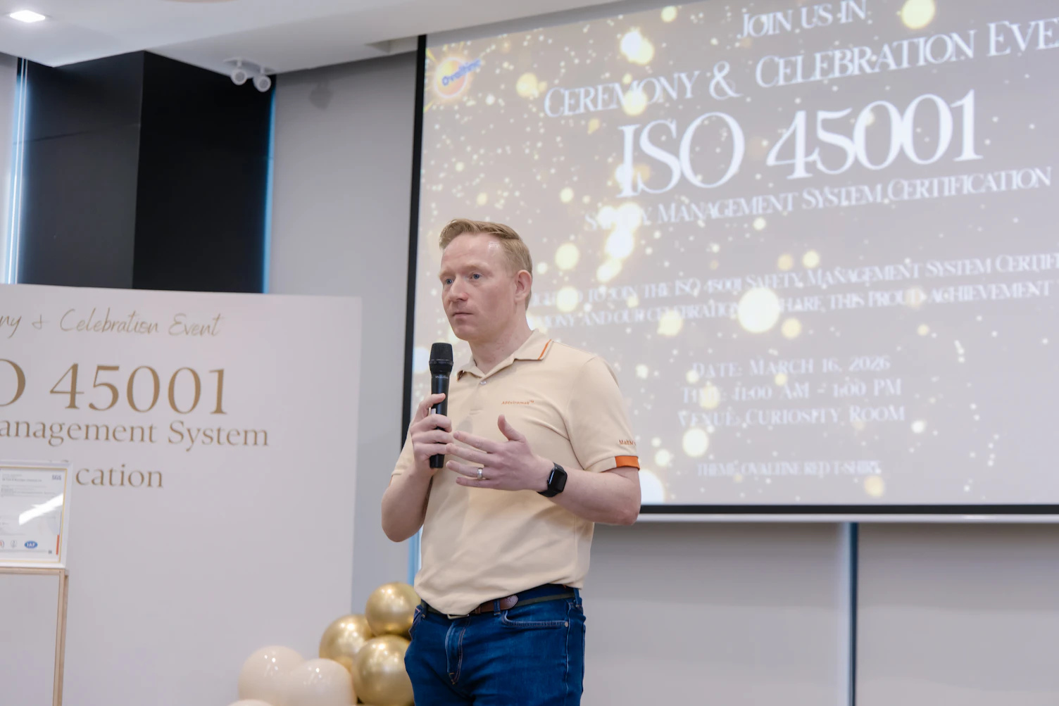 คุณเอียน คาวานาจ Regional Operations Director SEA กล่าวสุนทรพจน์ในพิธีรับรอง ISO 45001