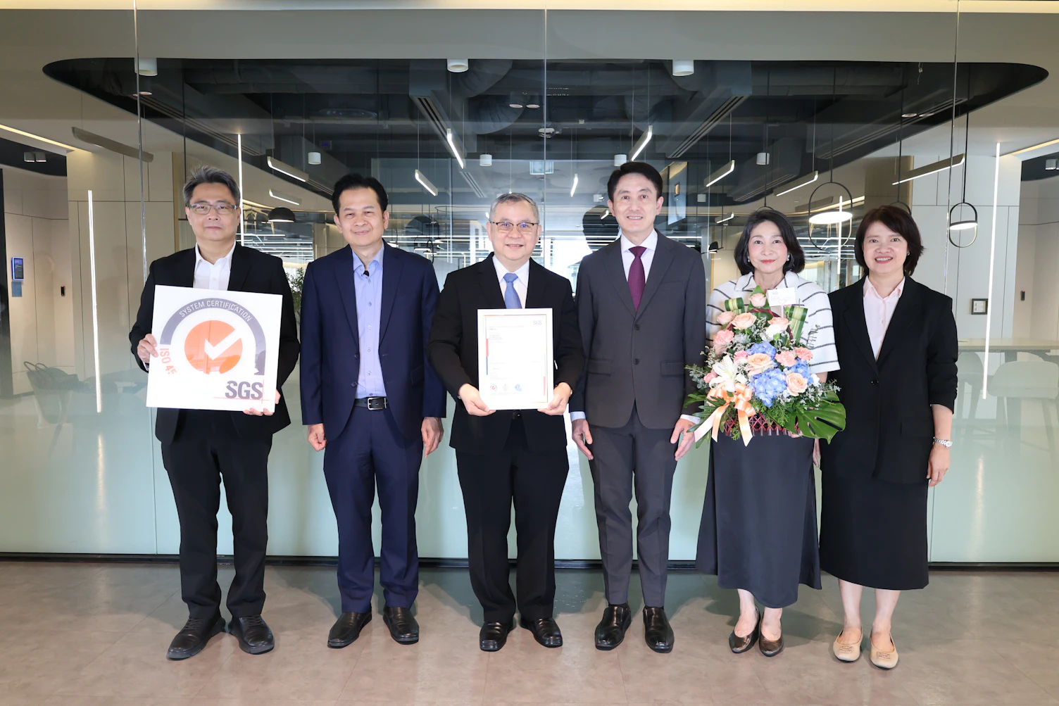 Bangkok Bank management team celebrates achievement of ISO 45001:2018 Occupational Health and Safety Management System certification from SGS
