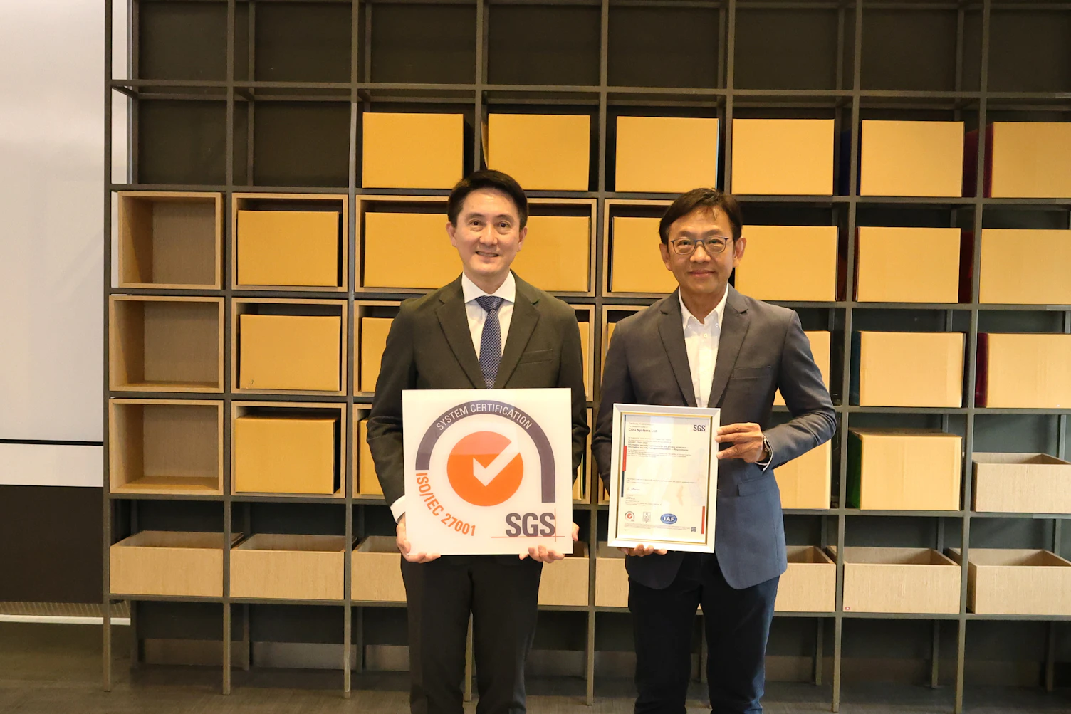 Mr. Montree Tangtermsirikul of SGS Thailand presenting ISO/IEC 27001 certificate to Mr. Prinya Polprukskul, President of CDG Systems Limited