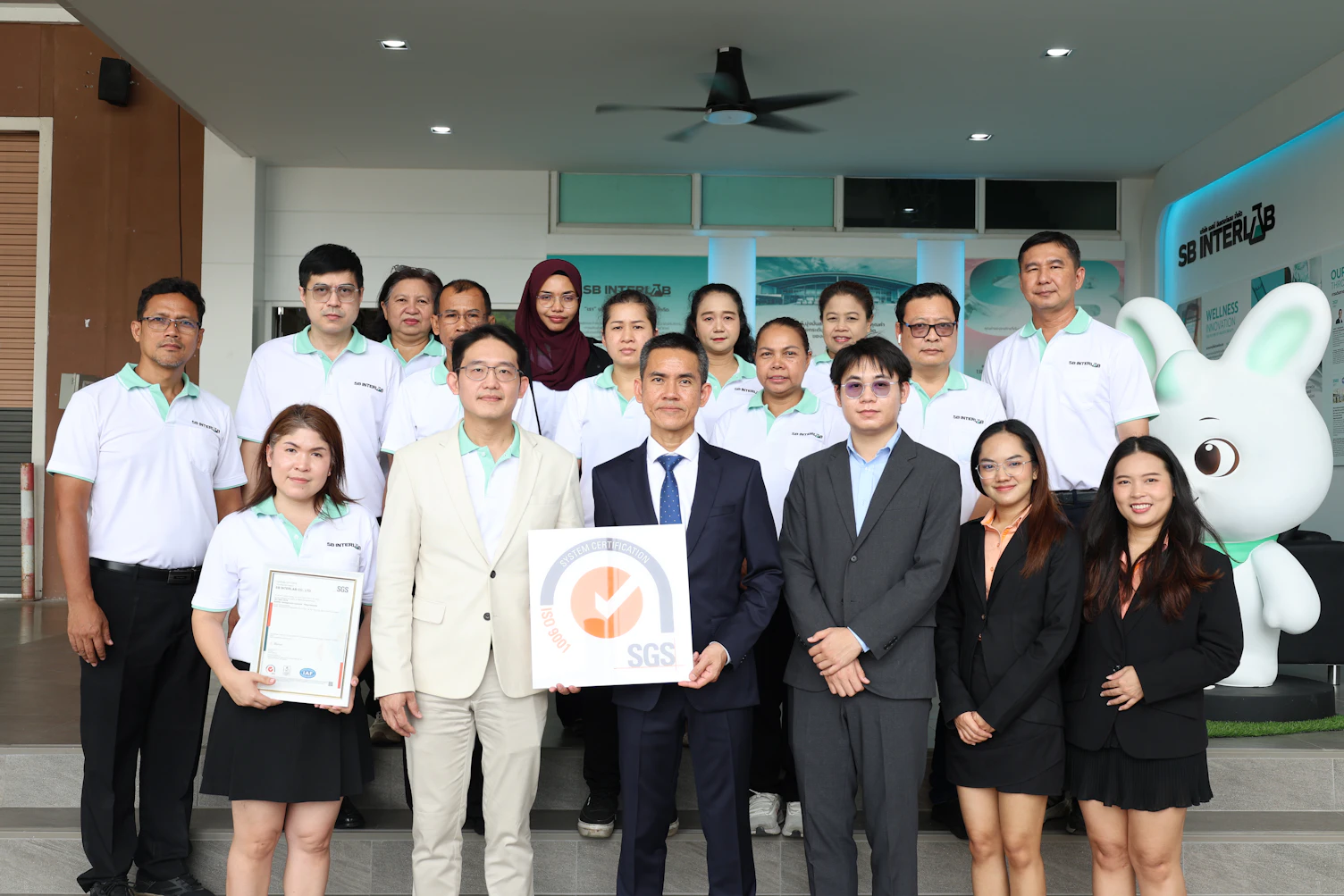 SGS presents the ISO 9001 Quality Management System certificate to SB INTERLAB CO., LTD. during the certification award ceremony.