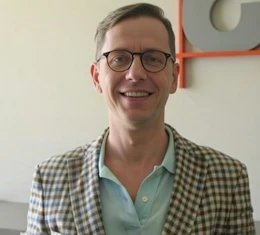 Tomasz Trąd, ekspert branży Connectivity & Products w SGS Polska.