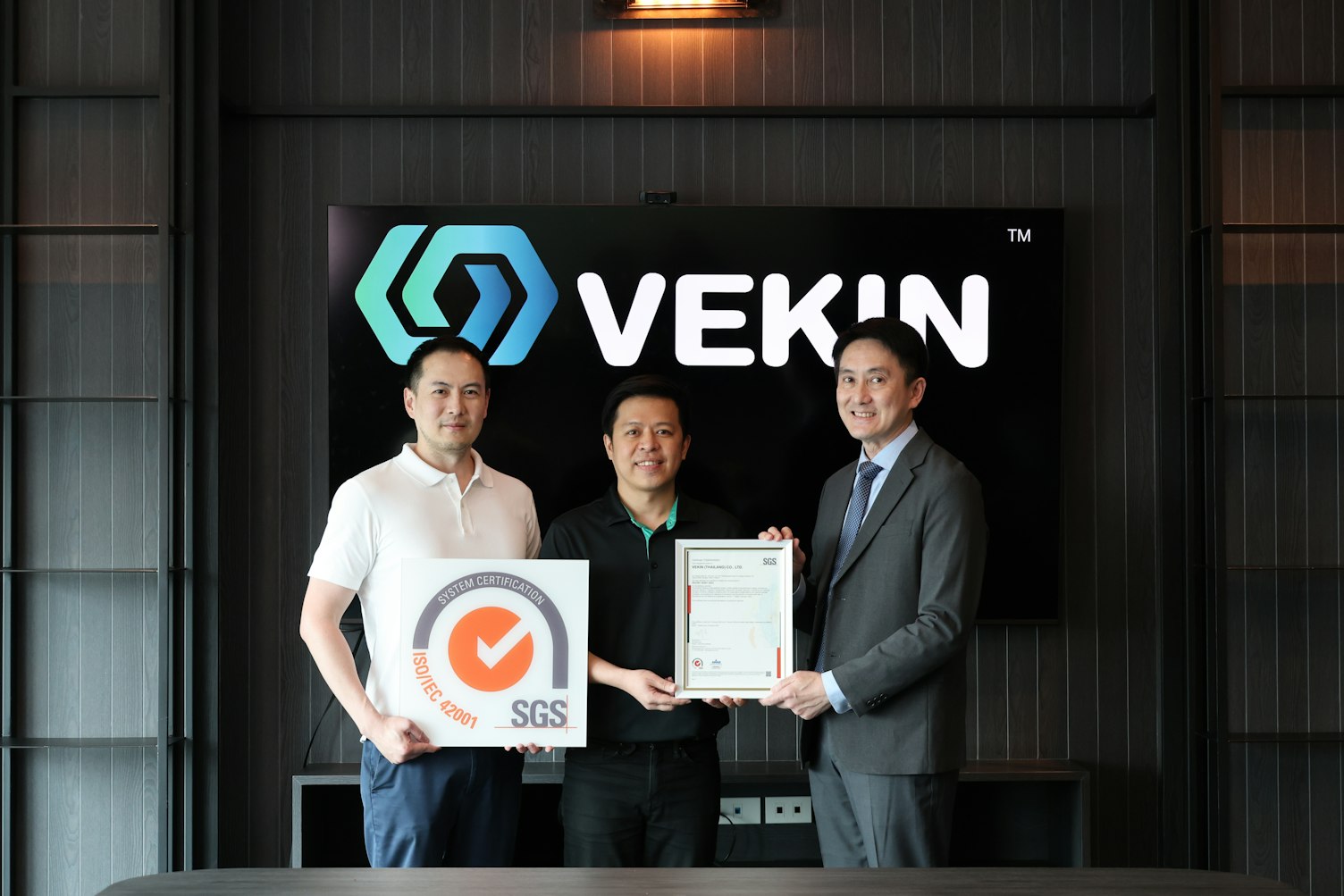 Certification ceremony where SGS Thailand, as a Certification Body, presents the ISO/IEC 42001 certificate to VEKIN, demonstrating the organization’s advancement in AI management in accordance with international standards.