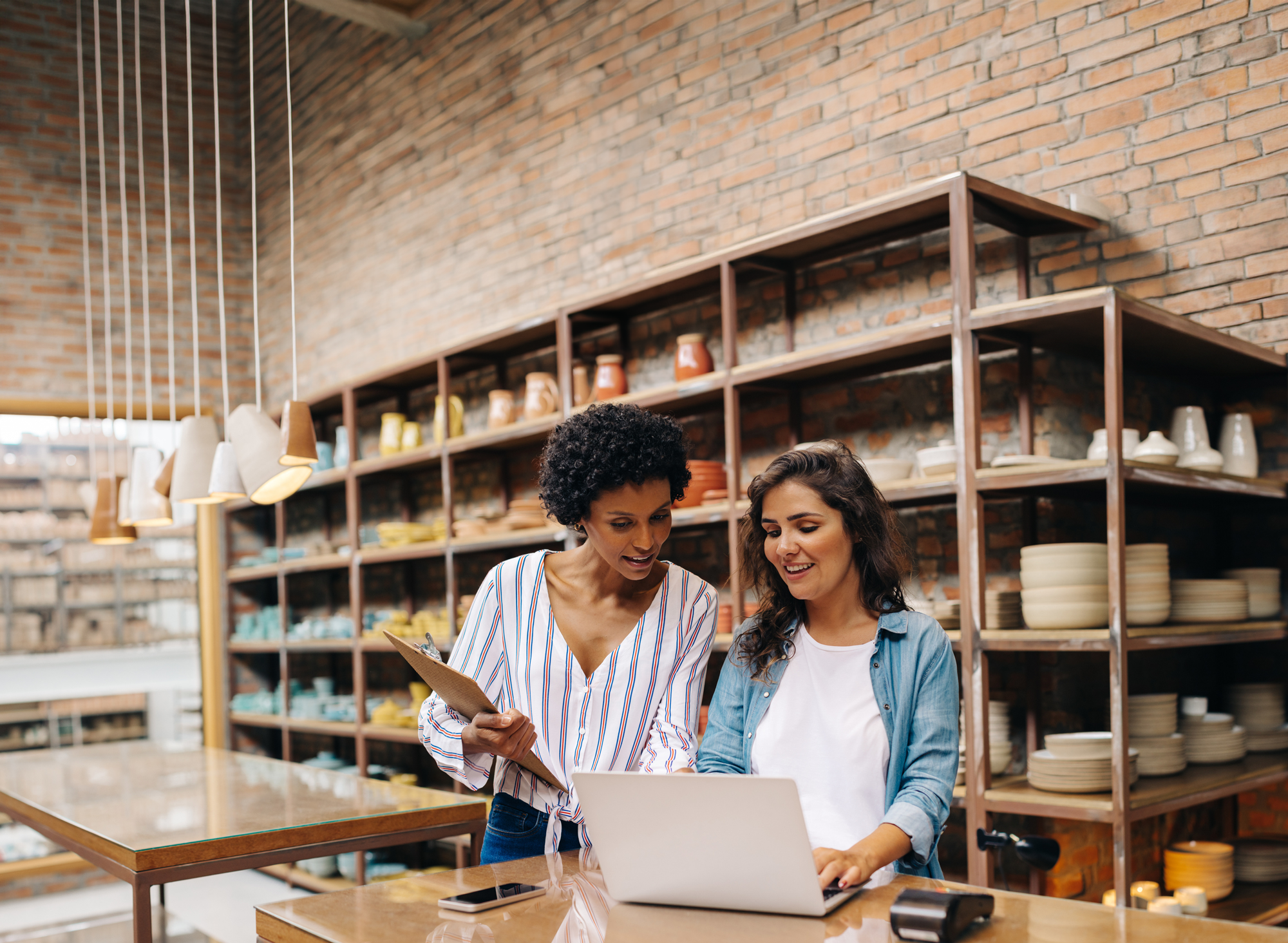 Como o envolvimento dos colaboradores contribui para clientes mais satisfeitos