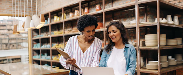 Como o envolvimento dos colaboradores contribui para clientes mais satisfeitos