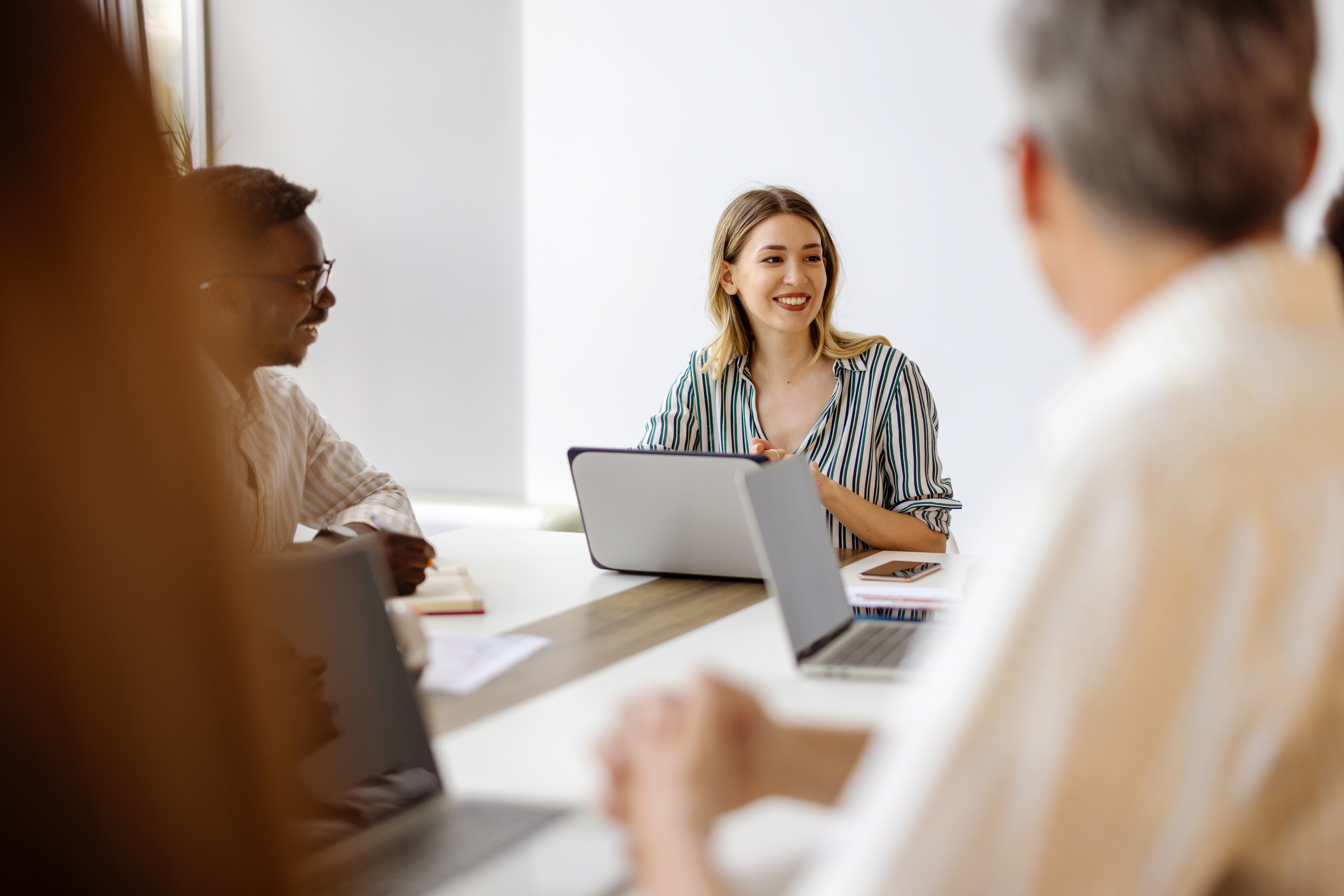 NP 4590: foco no bem-estar e felicidade no trabalho