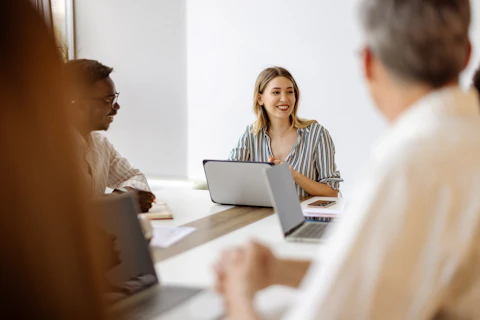 NP 4590: foco no bem-estar e felicidade no trabalho