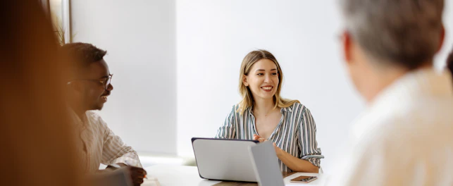 NP 4590: foco no bem-estar e felicidade no trabalho