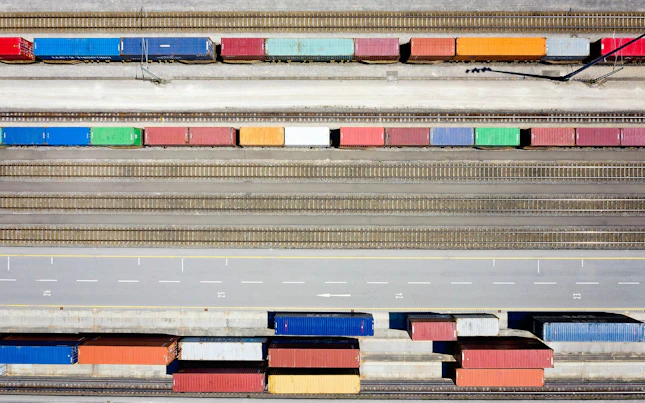 Vista aérea de trenes de carga