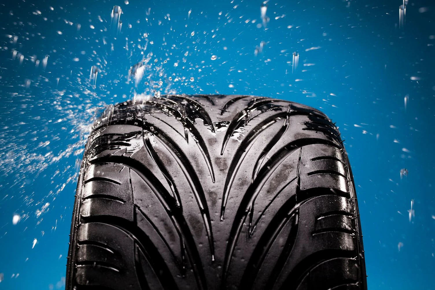 All weather tyre