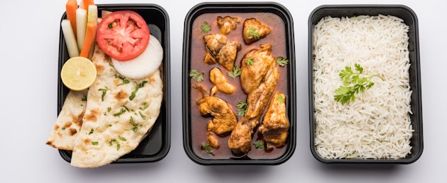 Chicken Curry Masala Packed in Plastic Container for Home Delivery