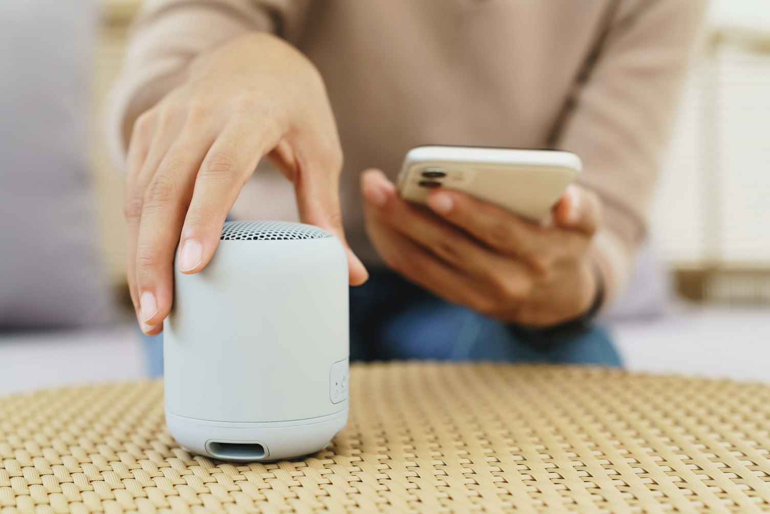 Connection between a Smart Phone and a Bluetooth Speaker