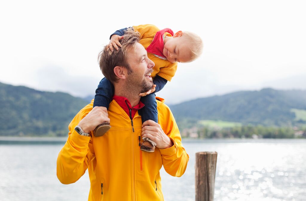 Мальчик с папой. Папа dad aqyla krishtall zhs. Папа dad aqyla krishtall zhs. Большой и добрый папа. Папа dad aqyla krishtall zhs.