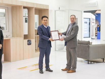 SGS presents ISO 14067 certification to Haier Air Conditioning