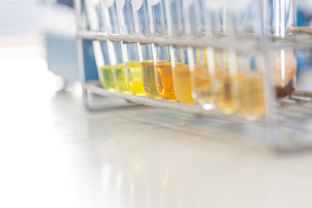 Solvent extraction system for samples in the laboratory