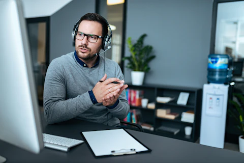 Support Center agent Helping a Customer
