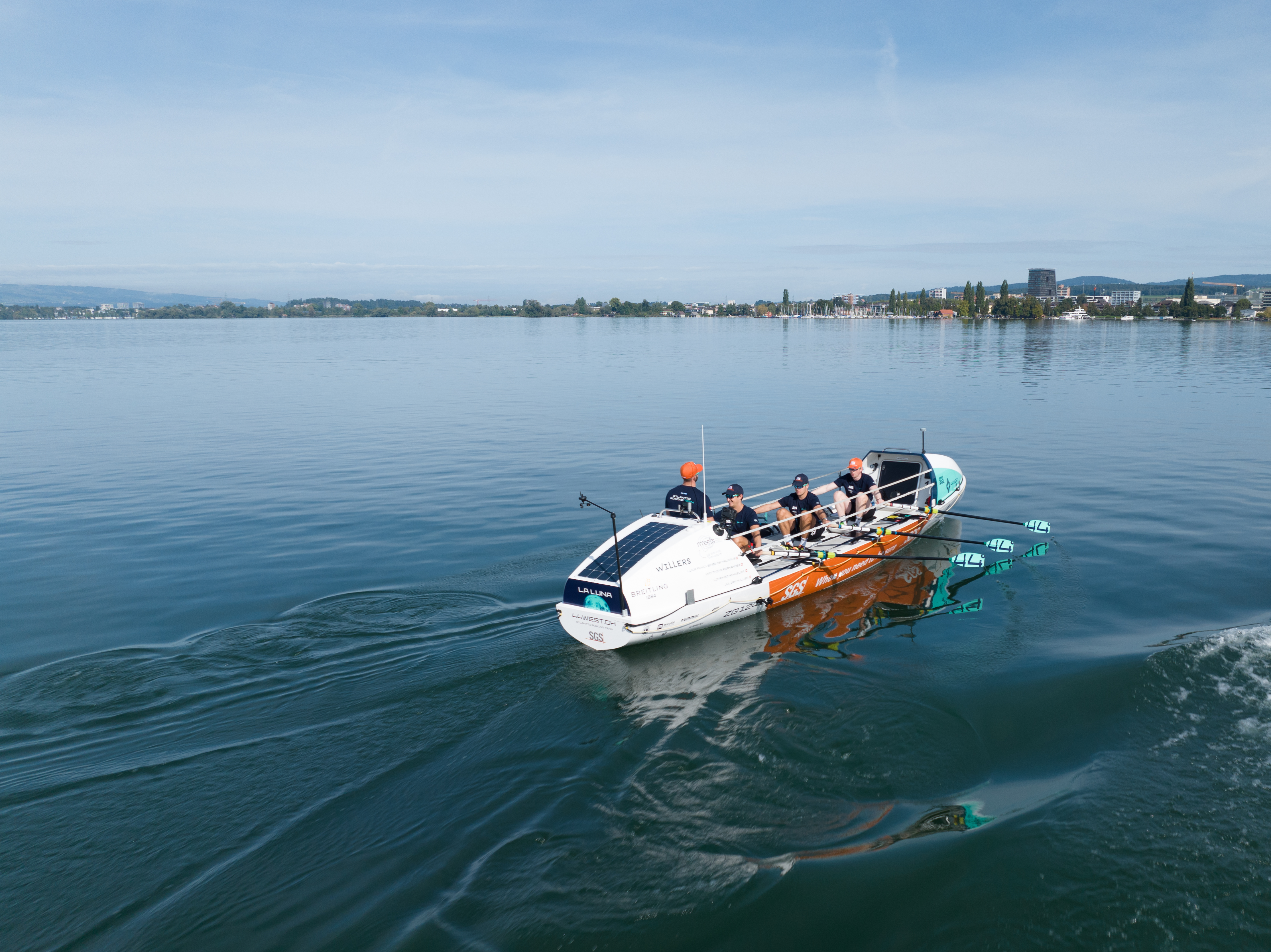 SGS x 44west rowing on the water of the Zugersee