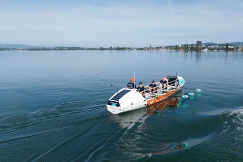 SGS x 44west rowing on the water of the Zugersee