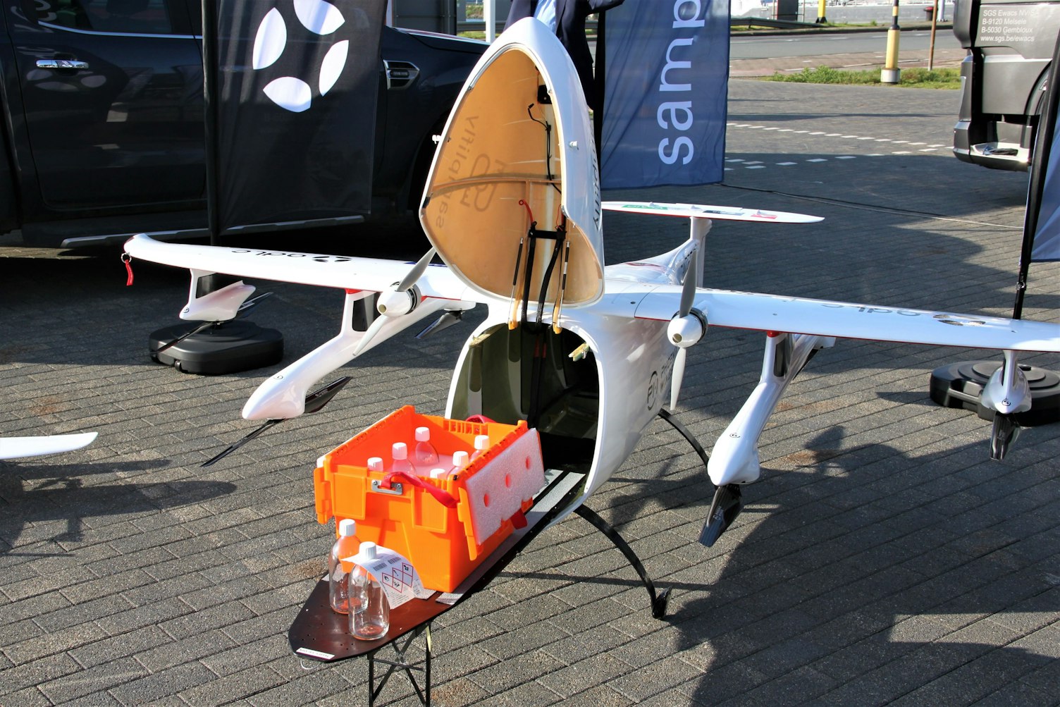 Remote Plane Delivering Items