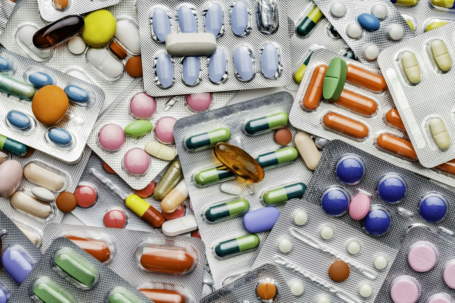 Cápsulas y pastillas variadas