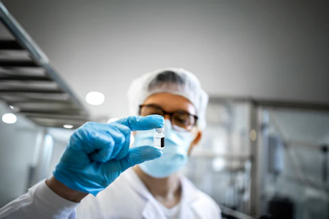 Análise química independente: um pilar da segurança farmacêutica global