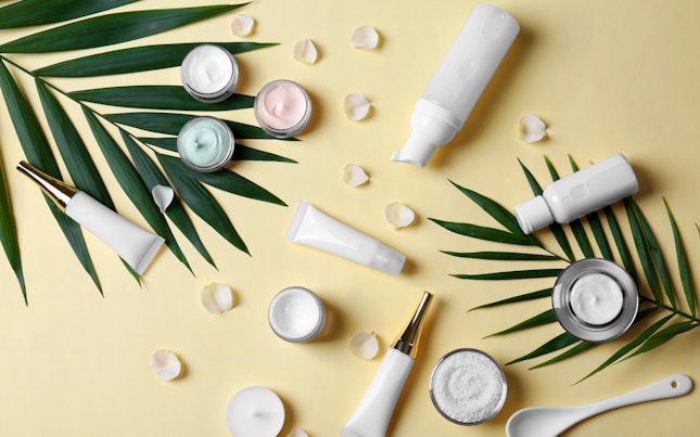 Naturkosmetik und Blätter