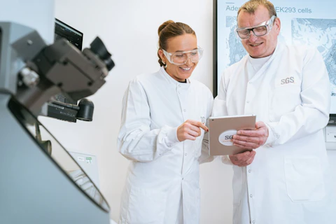 Scientifiques, Discussions, conformité