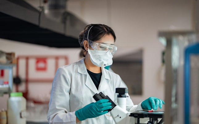 Bestimmung von Sauerstoff in Anodenkupfer mit einem metallographischen Mikroskop durch die SGS, Balkash Kasachstan