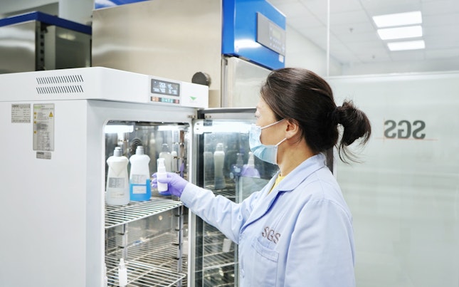 Lichide în vase Petri