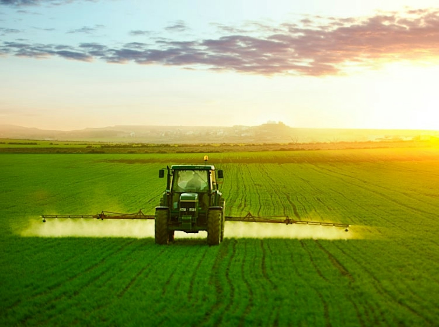 Pulverización de cultivos con tractor