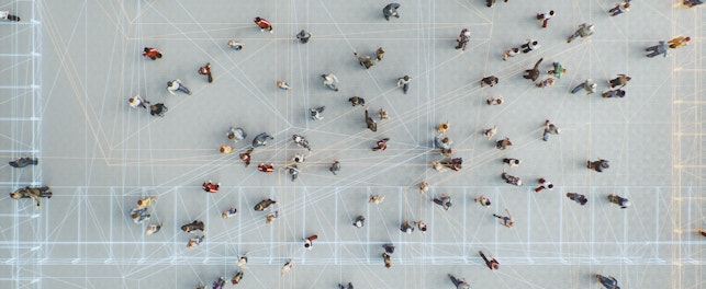 Abstract Crowds of People with Virtual Reality Street Display