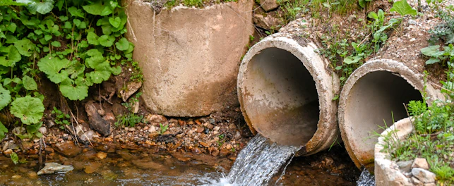 Eaux de rejets dans une rivière