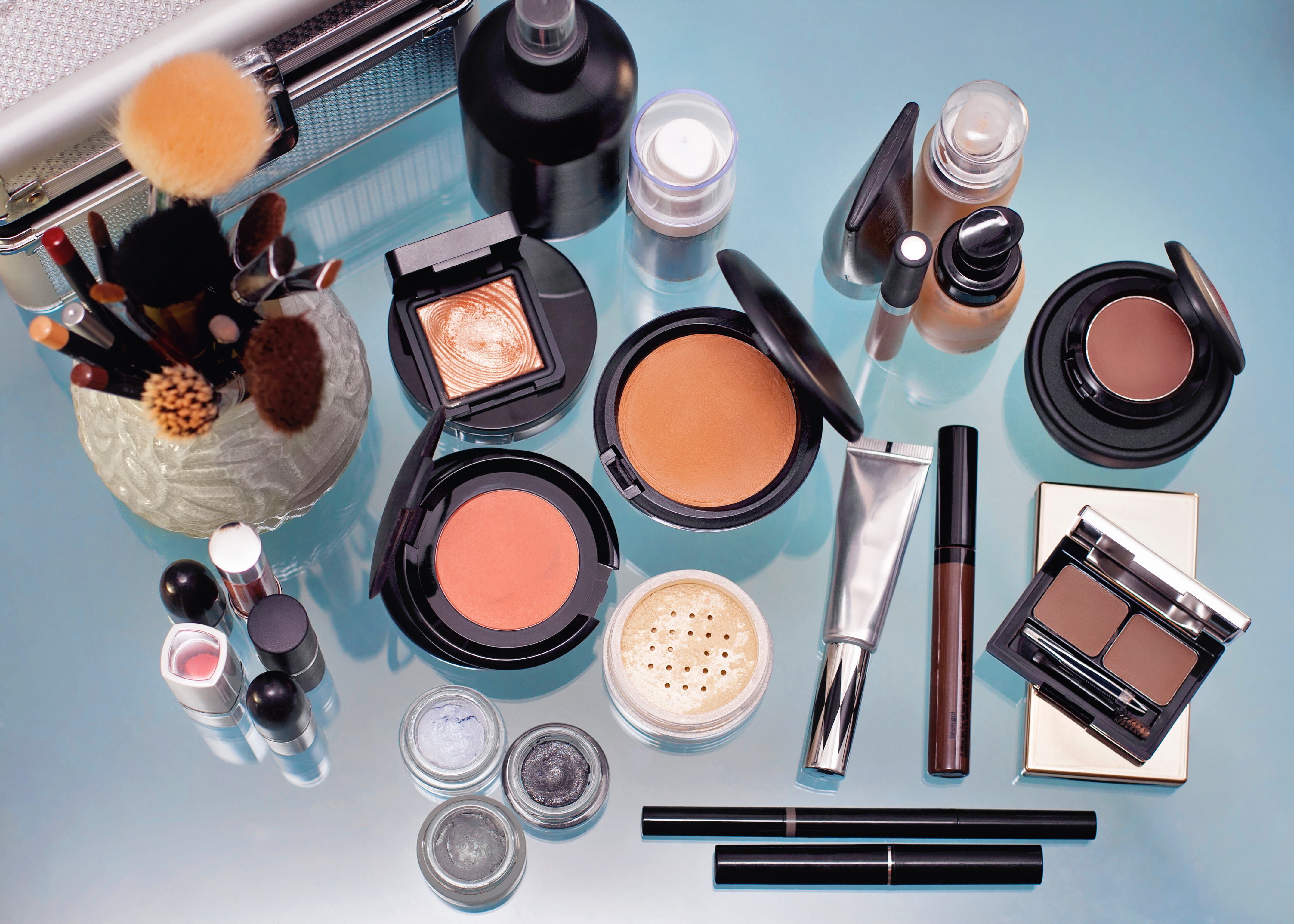 Cosmetics: Powder, Concealer, Eye Shadow, Foundation