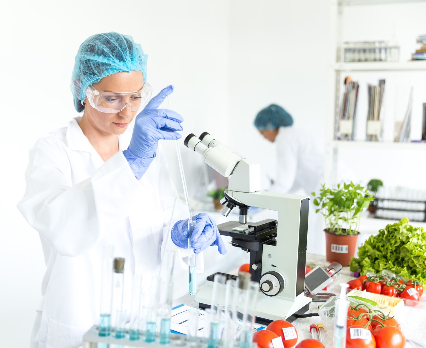 Female microbiologist working in lab.