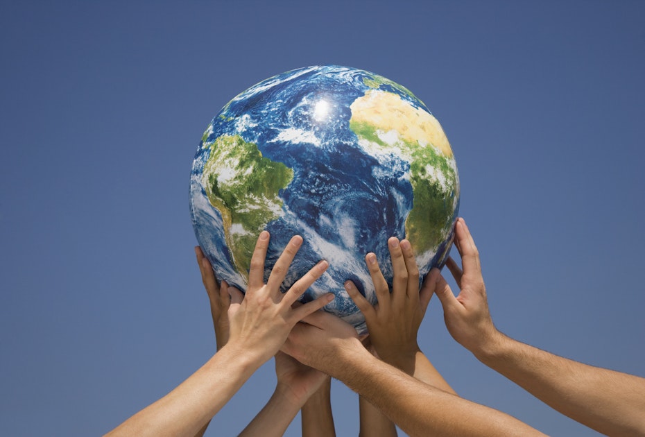Картинка мир. Глобус в руках. Земной шар в руках человека. Планета в руках. Мир в руке.