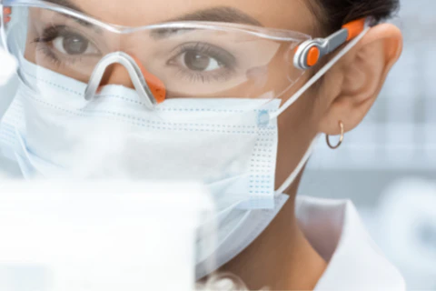 Tutkija laboratoriossa