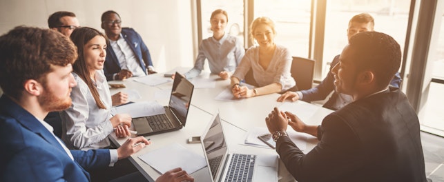 Kolleegat palaveeraa