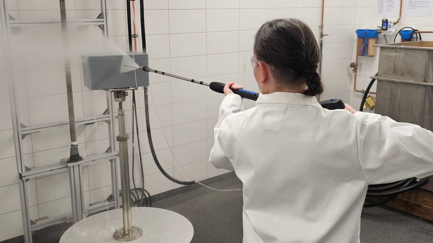 IPX9 testi käynnissä