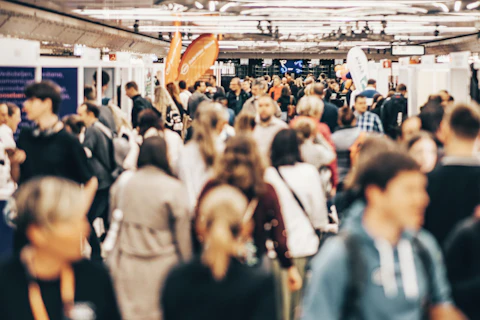 Foule dans un salon professionnel