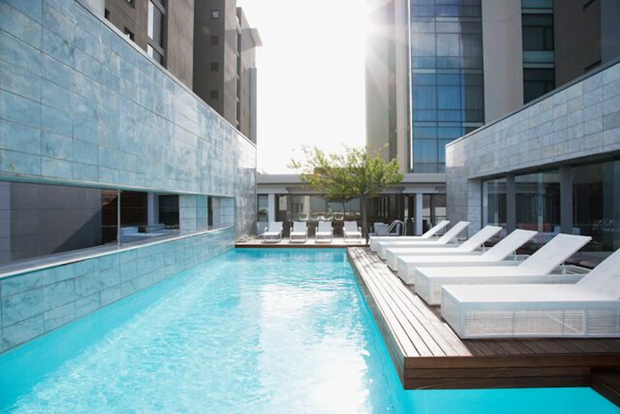 Piscine d'un hôtel de luxe
