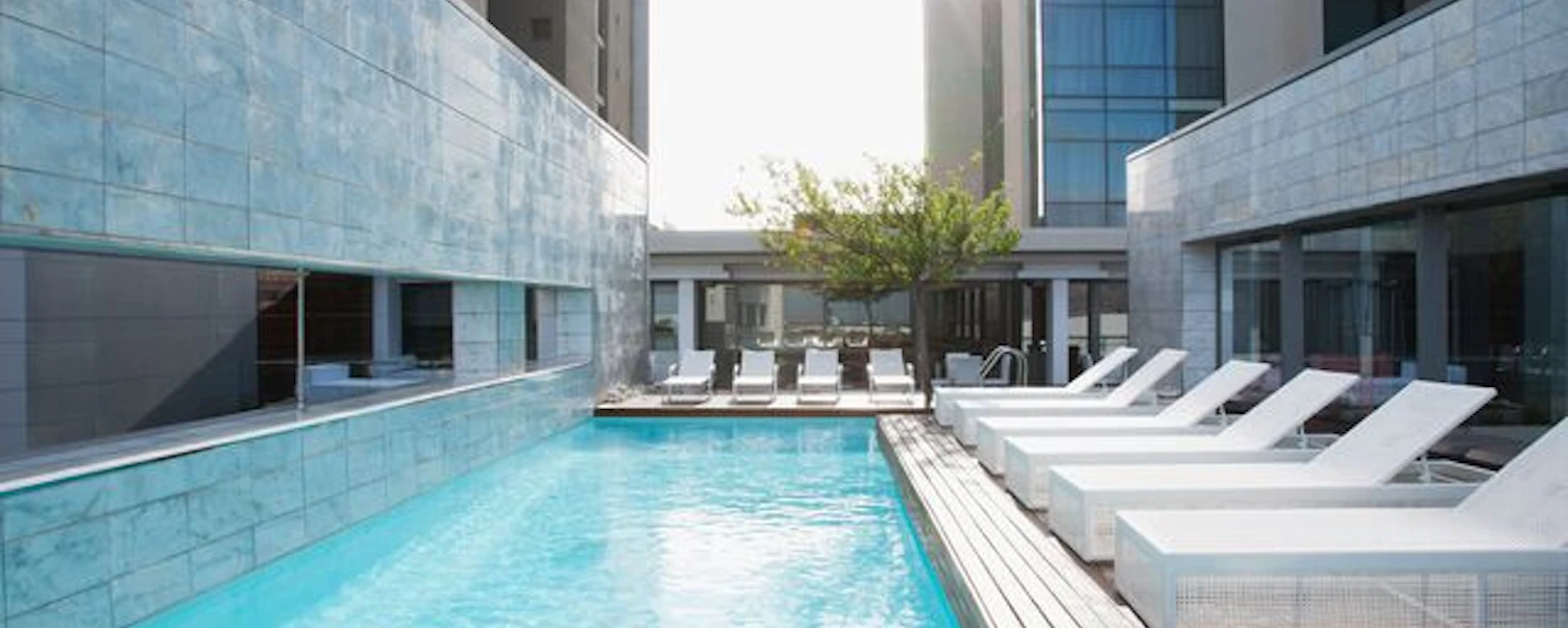 Piscine d'un hôtel de luxe