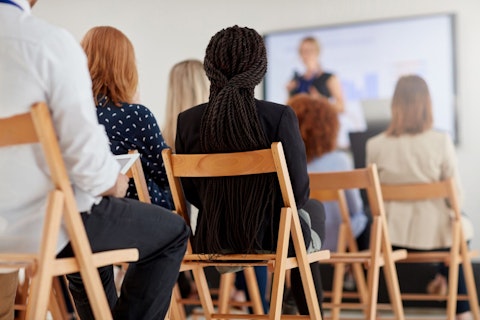 Publikum von Geschäftsleuten auf einer Konferenz