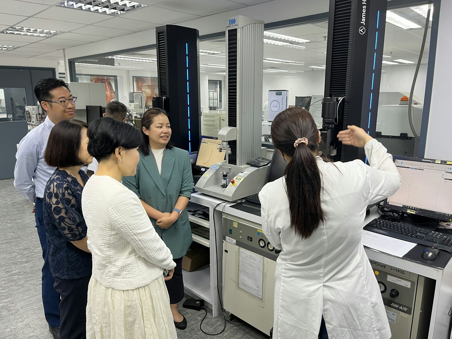 The Consumer Council visits the SGS Hong Kong laboratories 2