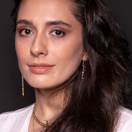 Azadeh Haratiannezhadi Photo