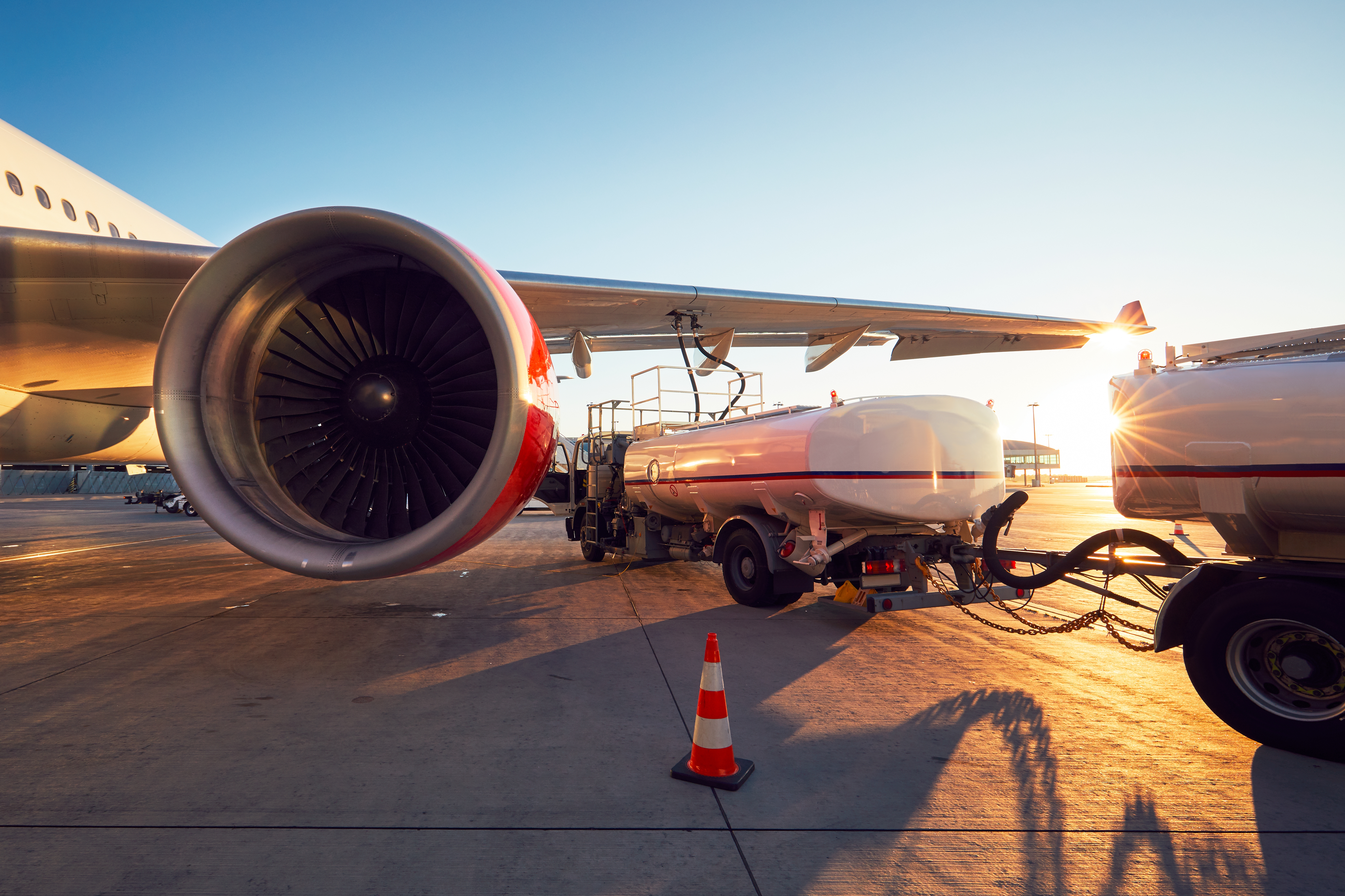 Refueling an aircraft