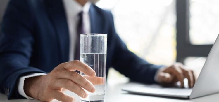 calculadora huella hidrica reducir impacto ambiental