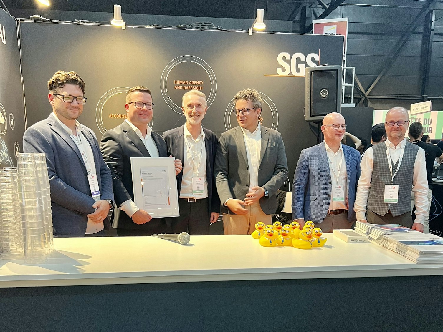 Wręczenie certyfikatu ISO/IEC 42001 podczas World Summit AI