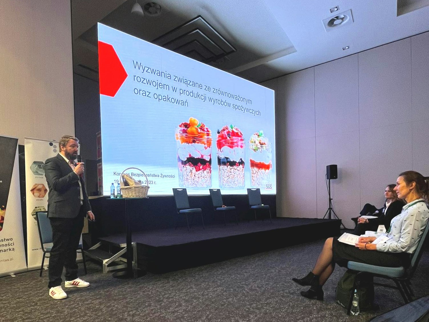 Piotr Nowacki rozpoczyna wystąpienie na X Kongresie Bezpieczeństwa Żywności