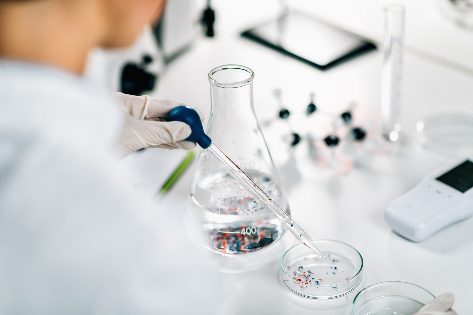 Sprawdź, jak wygląda proces badawczy w przypadku badań wody w laboratorium SGS Polska.