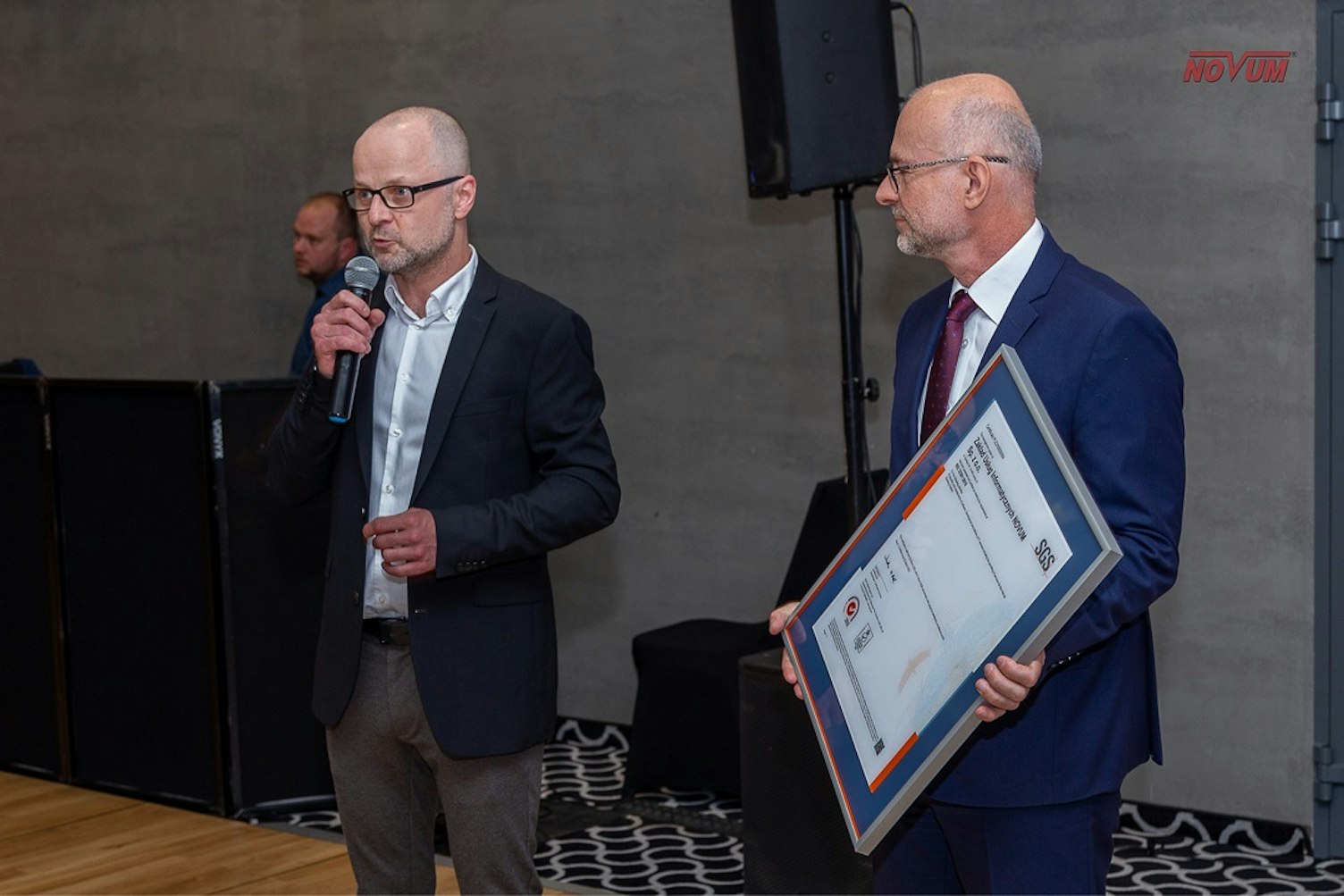 Przekazanie przez SGS certyfikatu ISO 22301 dla NOVUM podczas gali FANB