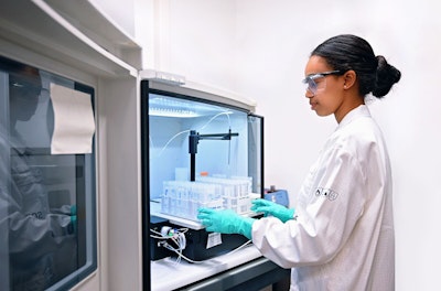 SGS isi consolideaza pozitia de lider mondial in domeniul testarii cosmeticelor prin achizitionarea IEC